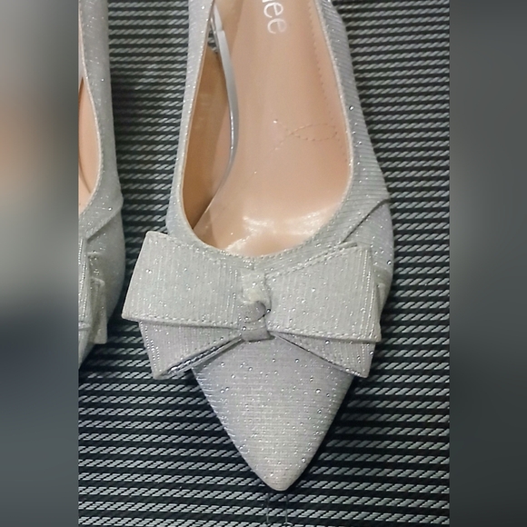 J. Renee SILVER Gabino Pointed Toe w/ BOW, Slingback Pumps *Sz 9.5* NEW, no Tags - Picture 3 of 16